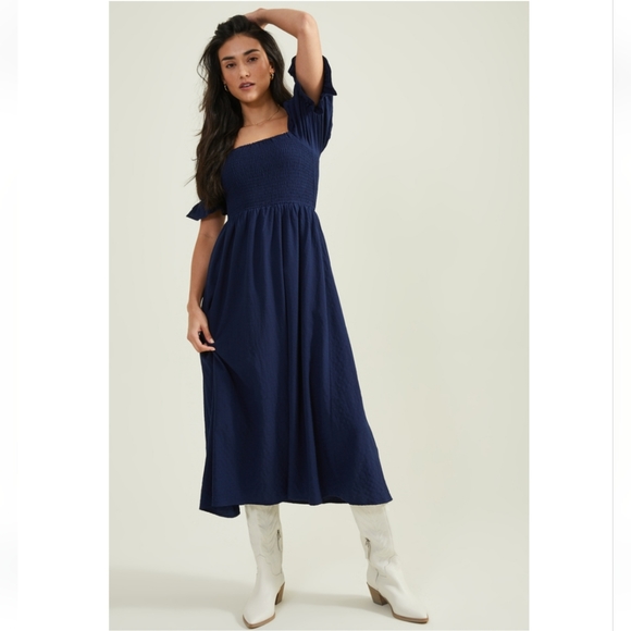 Altar'd State blakesley puff sleeve smocked midi dress in navy - Picture 1 of 9